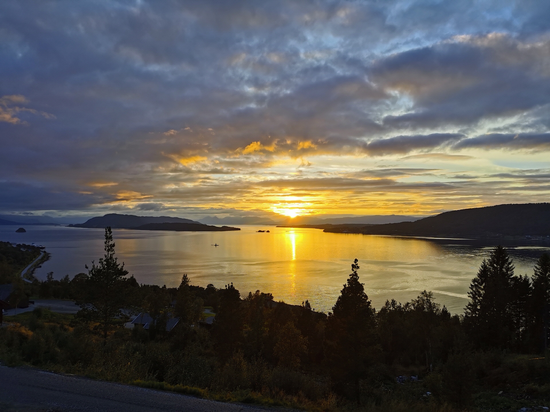 Sonnenuntergang am Fjord